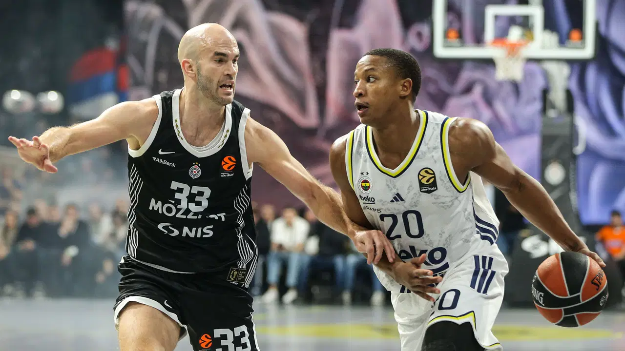 Fenerbahçe’den Partizan maçındaki ırkçı pankarta tepki!