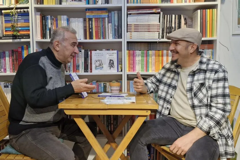 Hayatın kenarındakileri yazıyorum