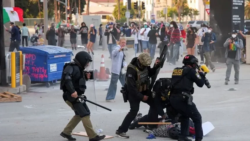 Cop, Gaz, Gözaltı… Trump İran’a Demokrasi Dersi Veriyor!