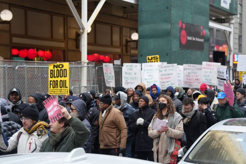 ABD Halkı Sokakta: Venezuela İle Savaşa Hayır