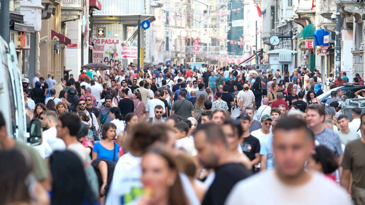 Milyonlar Çalışma Hayatının Dışına İtildi