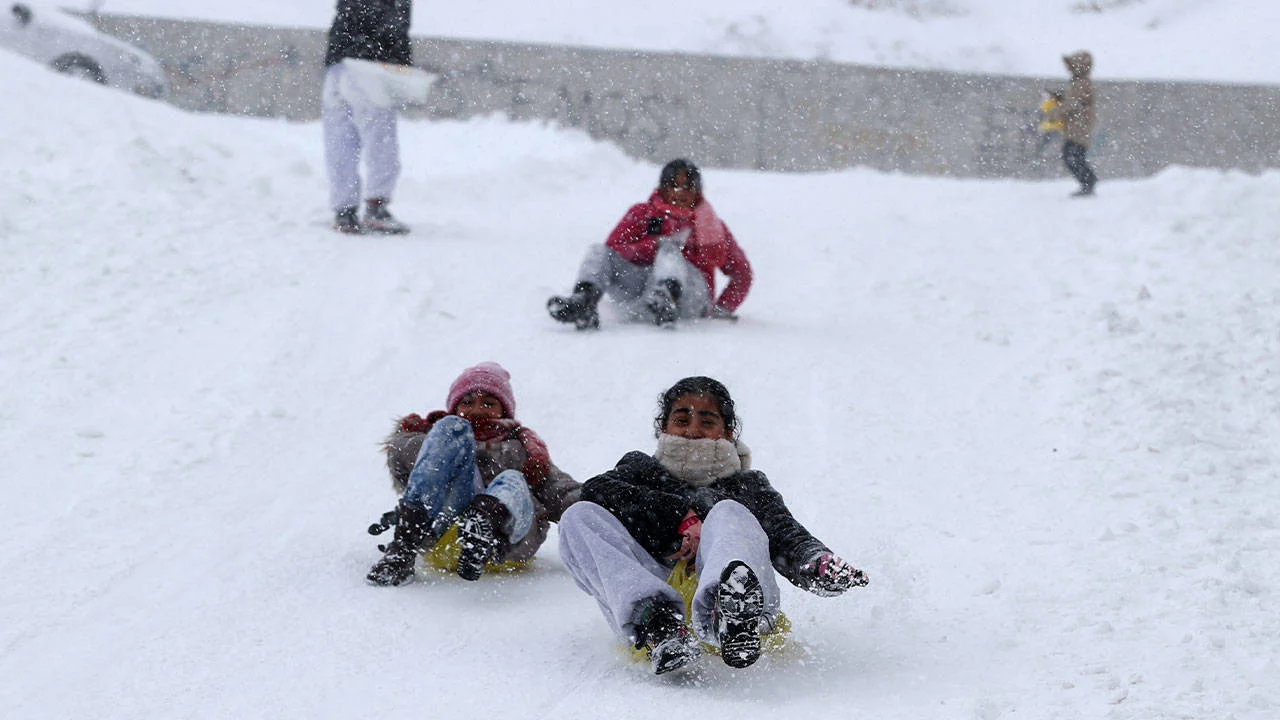 Kar Yağışı Nedeniyle 56 İlde Eğitime Ara Verildi